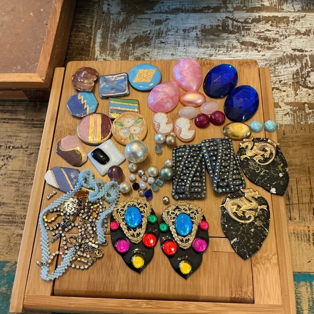 Vintage Jewelry pieces for crafting or jewelry making. - Picture 5 of 7